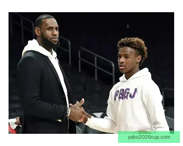 詹姆斯谈与布朗尼单挑意外破坏篮板并转向高尔夫专注棋艺